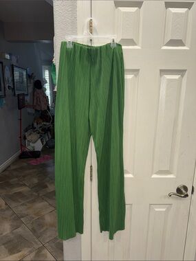 Green Pleated Wide-Leg Pants